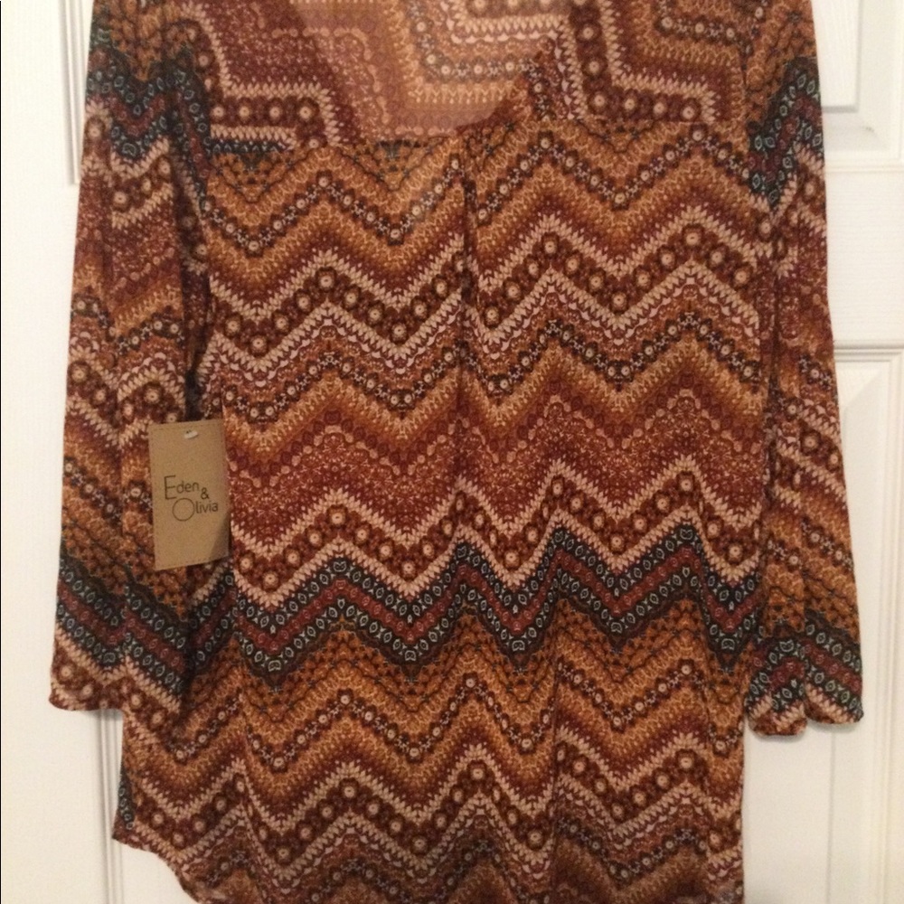 Women’s Top - Picture 2 of 2
